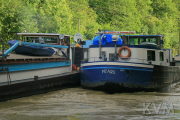 Kanaal onder het schip pompen...